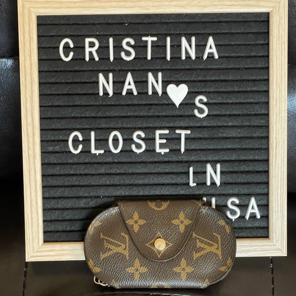 Unique Vintage  6 key holder in Monogram